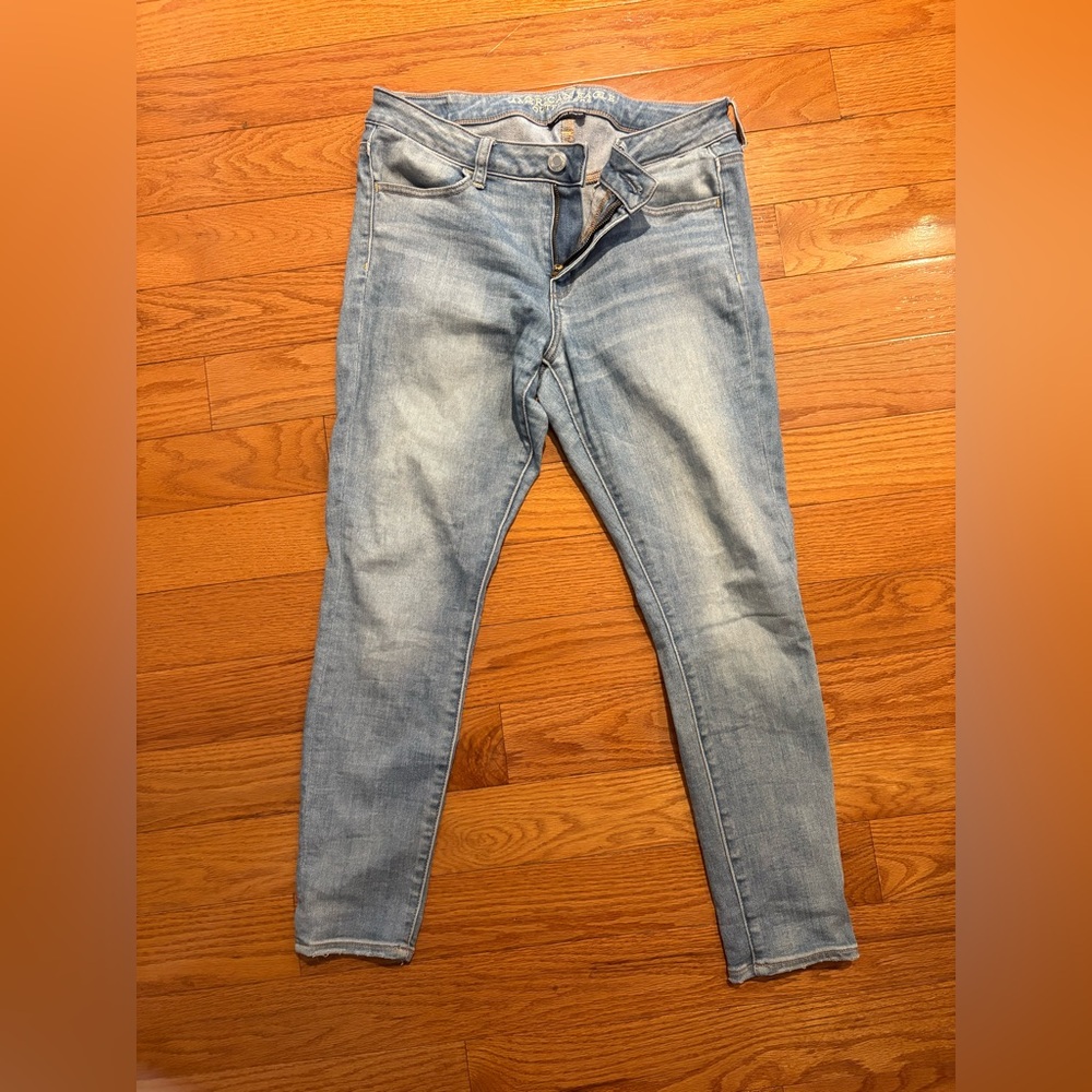 Women’s American Eagle Super Super Stretch Jegging. 10 Short